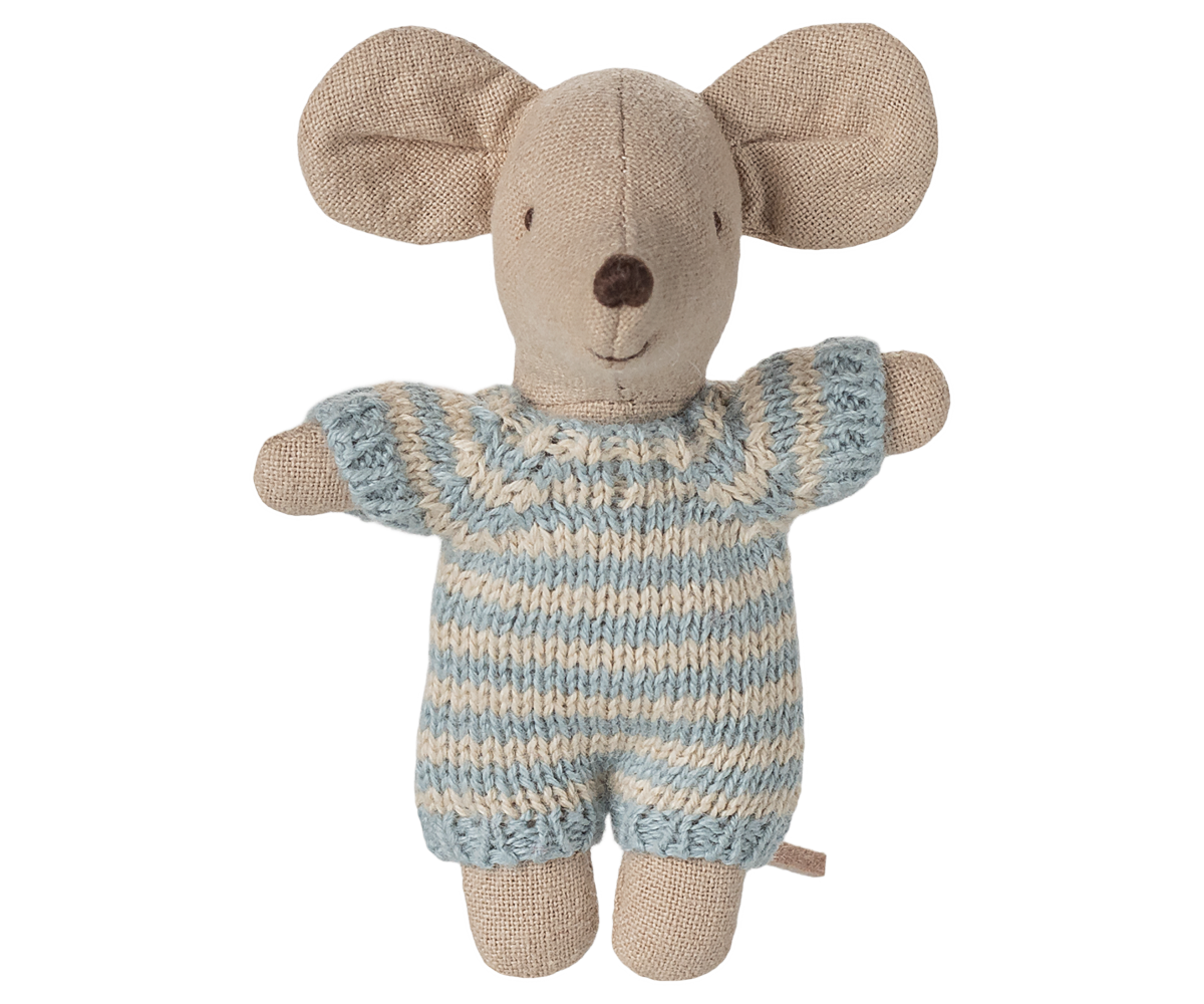Stuffed toy mouse in a knitted outfit on a white background