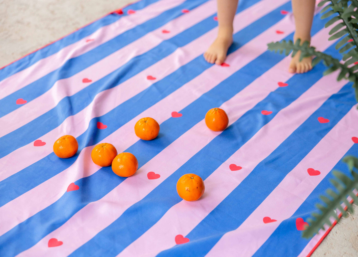 Quut Play Towels-Size L Interactive Design, Game & Patterns