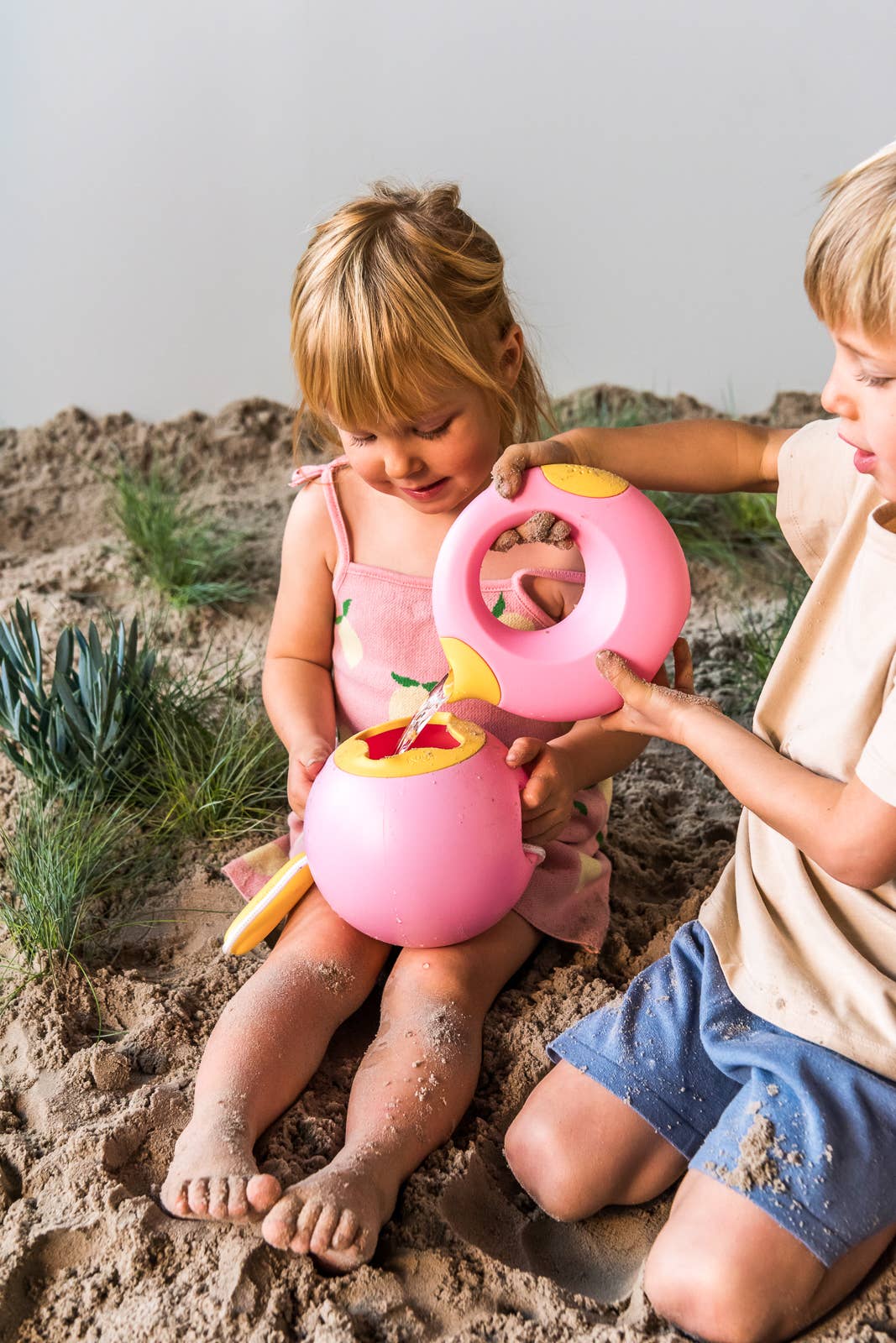 Quut Cana Small - Playful Watering Can. Beach and Sand Toy.