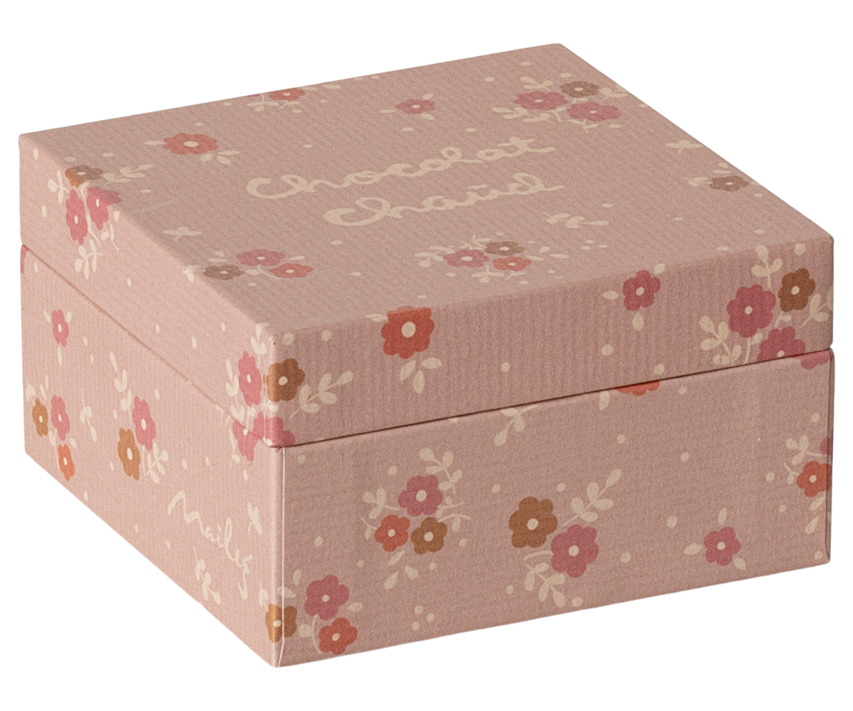Floral-patterned box with 'Chocolat' text on a white background