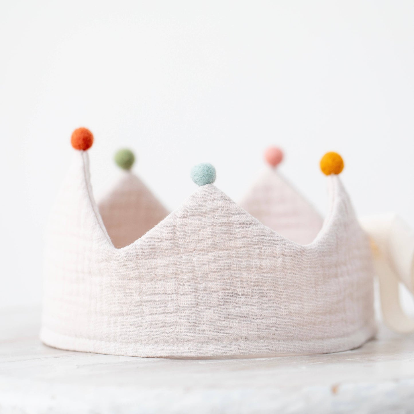 Birthday crown Sand with pom-poms