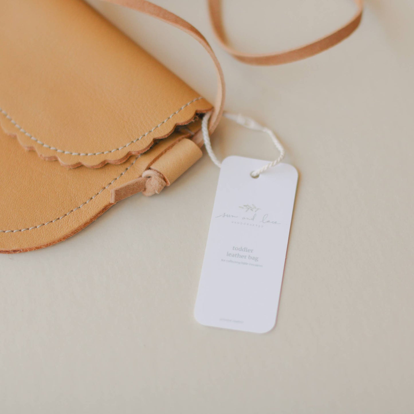 Little Girl Scalloped Leather Purse in Cream