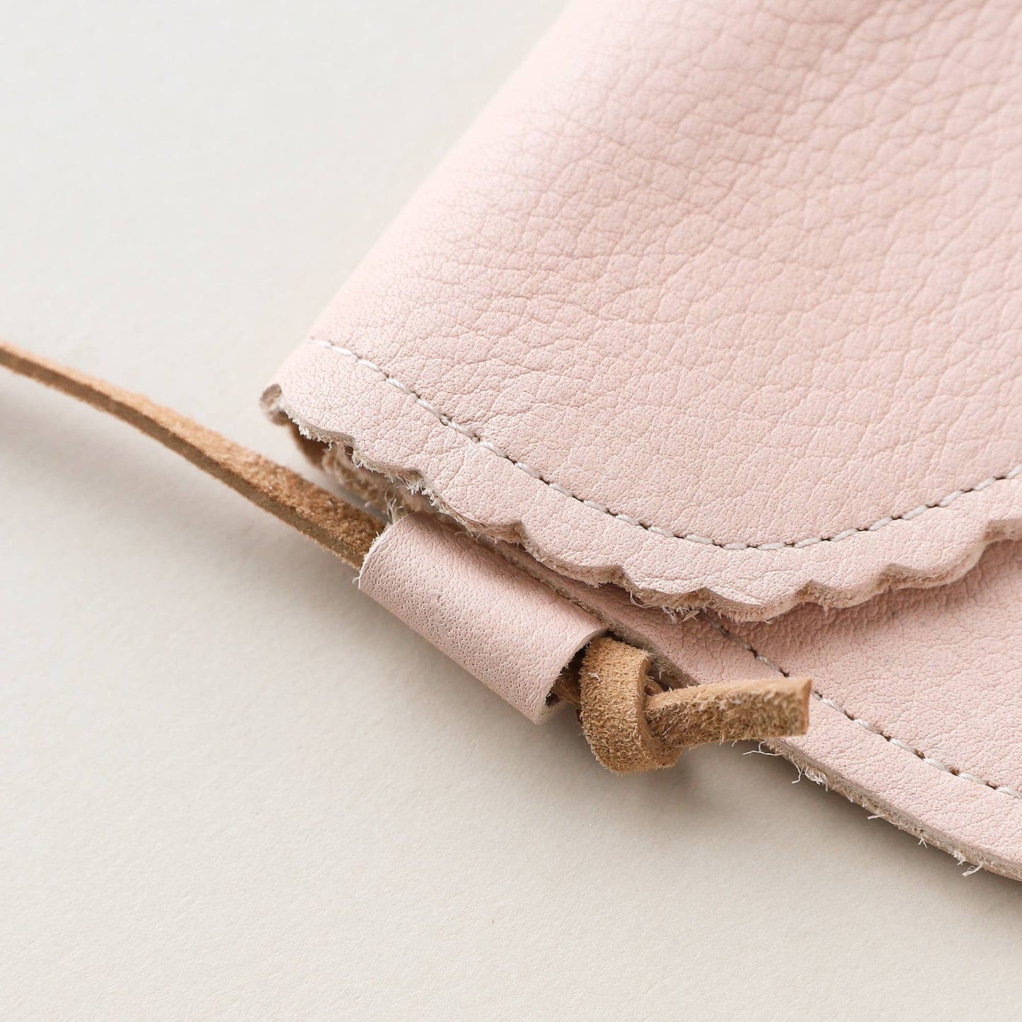 Little Girl Scalloped Leather Purse in Blush