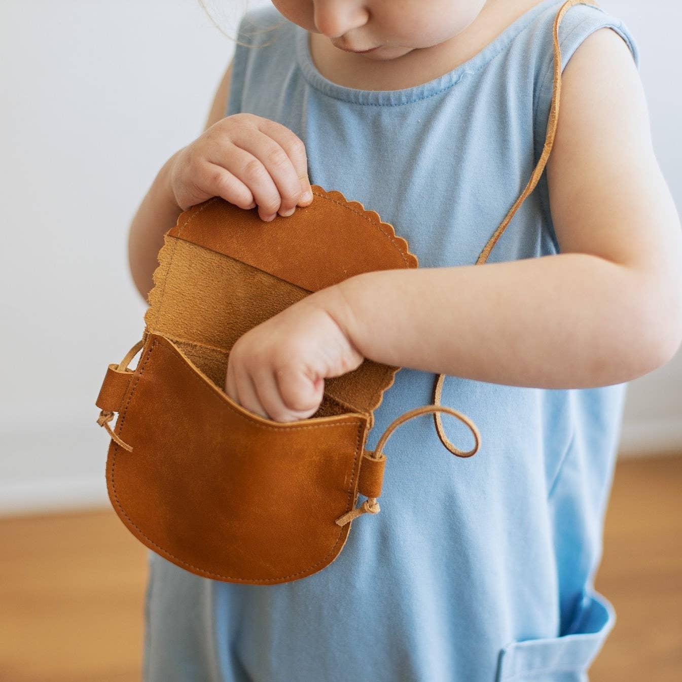 Little Girl Scalloped Leather Purse in Blush