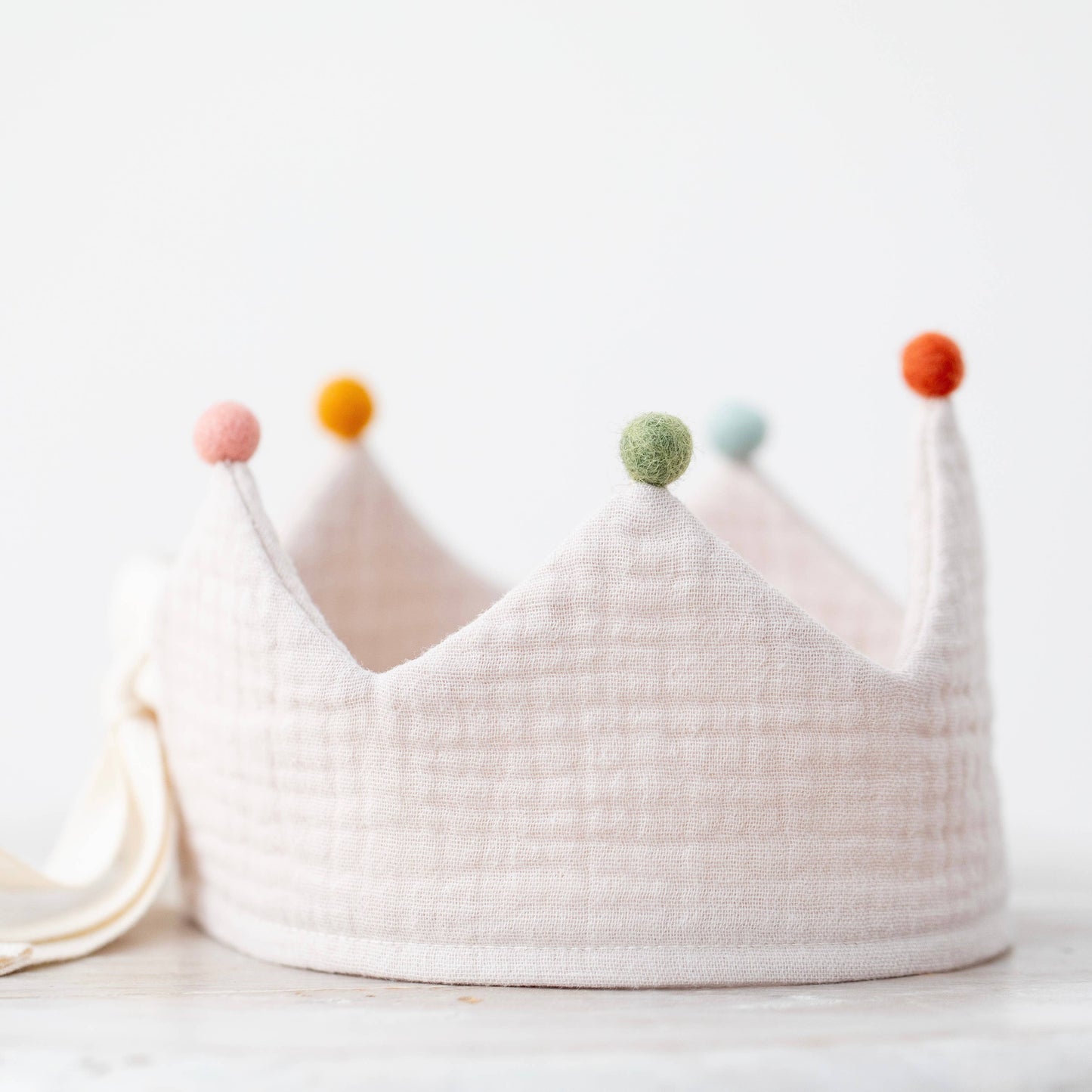 Birthday crown Sand with pom-poms